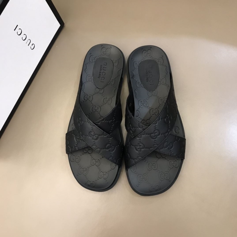 G*u*i slippers